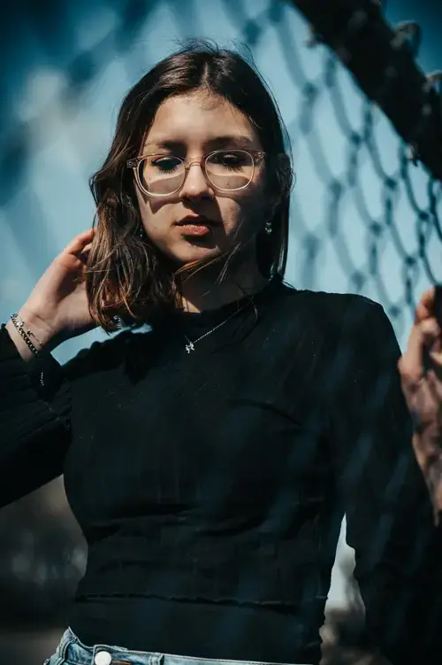 Portrait b